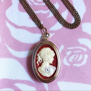Vintage Cameo Pendant Necklace